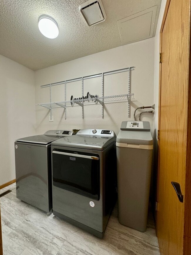 Building Photo - 4851 Tee Ct SW