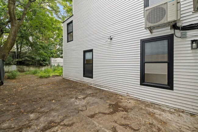 Building Photo - 115 Franklin St
