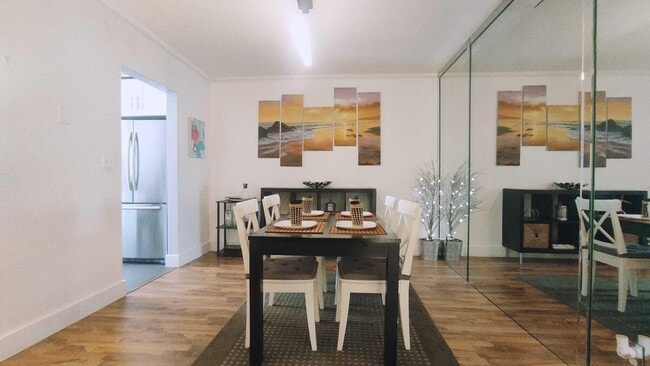 Building Photo - 1958 Monroe St