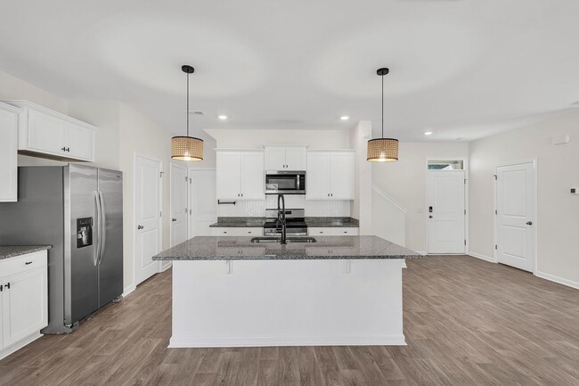 Building Photo - 4 Bedroom 3 Bath Home in Summerville!