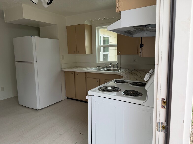 Building Photo - 713 S Billings Blvd