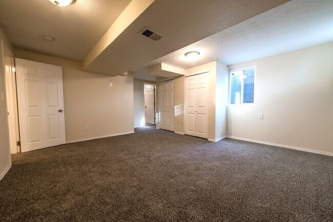 Building Photo - 3-bed, 2-bath home with large back yard