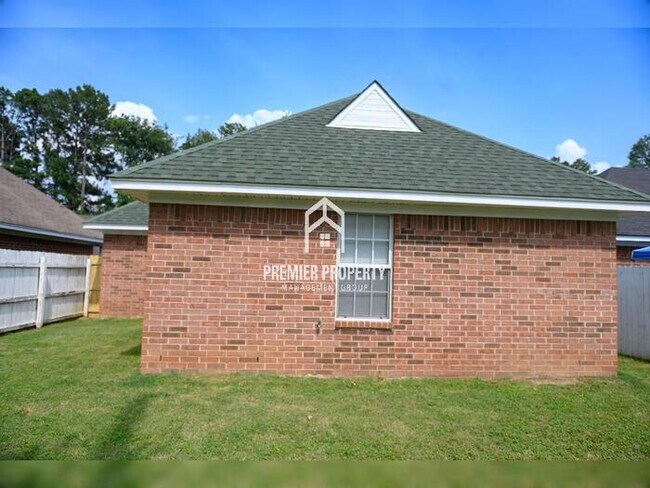Building Photo - 3017 Meadows Ln