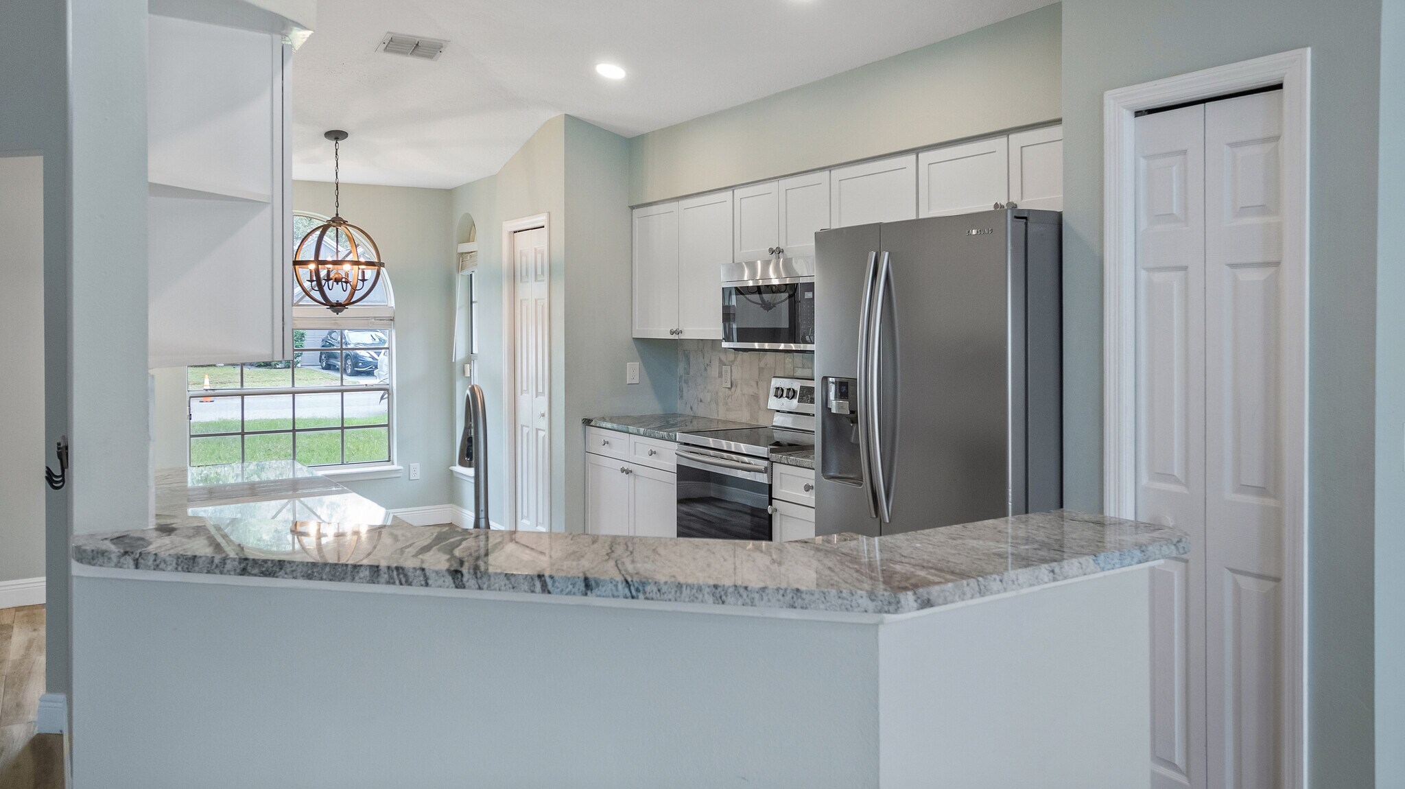 Building Photo - 468 Queensbridge Dr