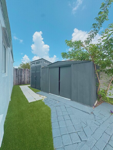 Building Photo - 2706 Coolidge St