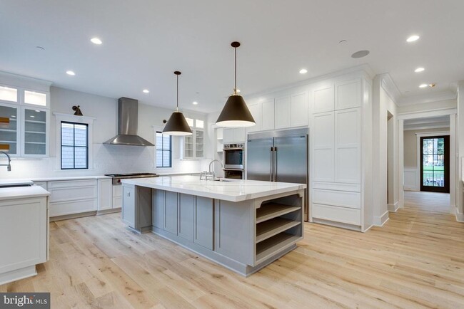 Building Photo - 5615 McLean Dr