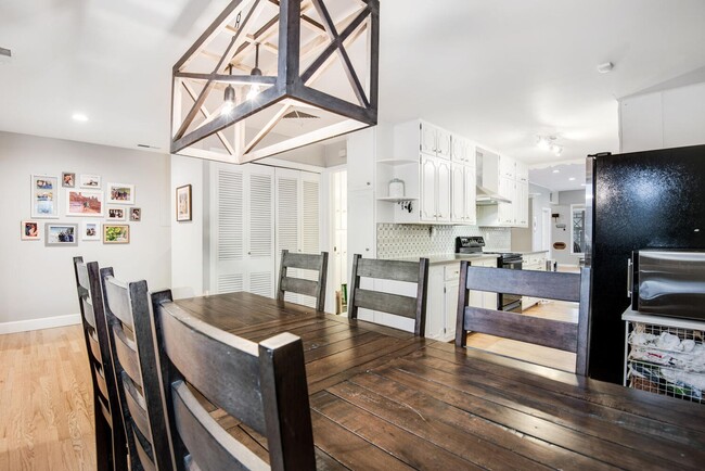 Building Photo - Beautifully Renovated Home in the Berkley ...