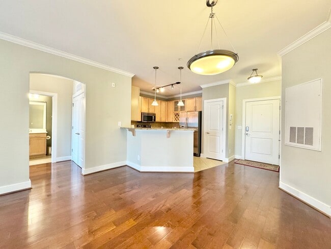 Building Photo - 2 Bedroom in Winstead Commons! Convenient to Lawndale Dr, Battleground Ave, and More!