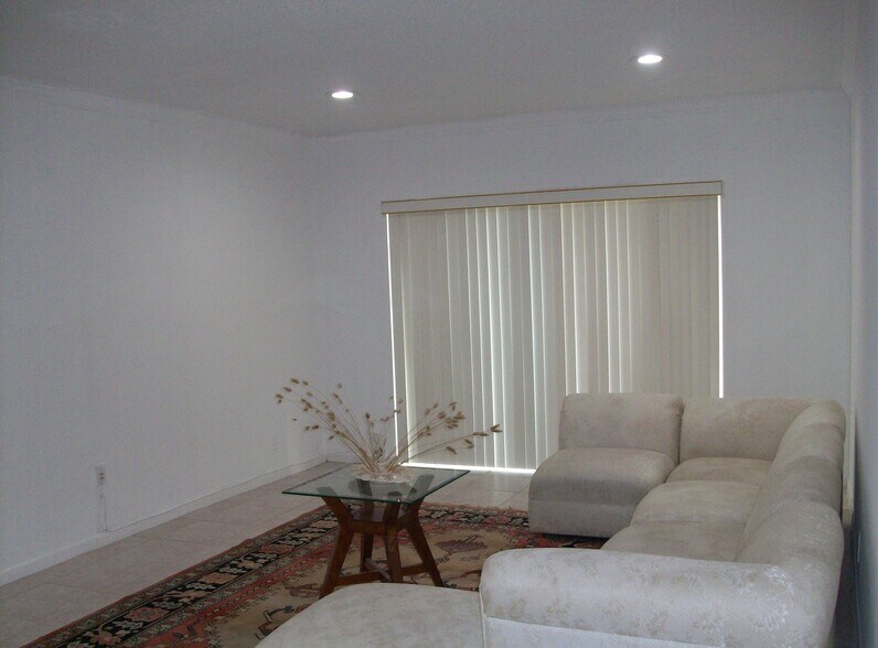 Building Photo - 8732 Bella Vista Dr