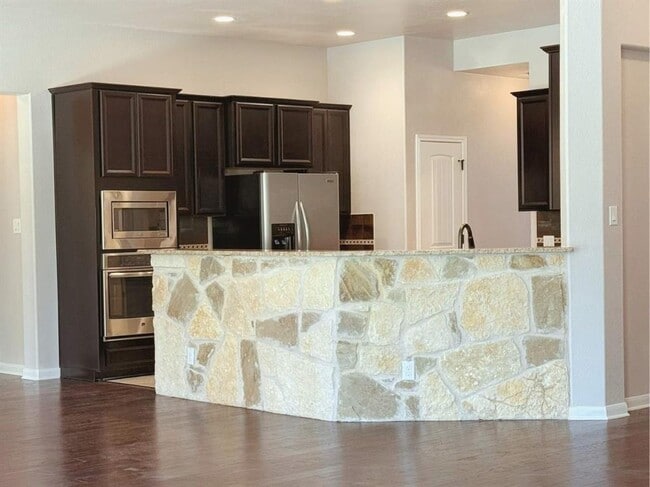 Building Photo - 323 Chisholm Trail