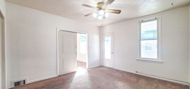 Building Photo - Bountiful City Office Space or residential