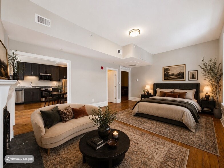 Interior Photo - 7 East Franklin