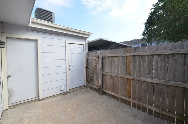 Building Photo - 8101 Amelia Rd