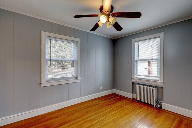 Building Photo - 157 Sandringham Ave