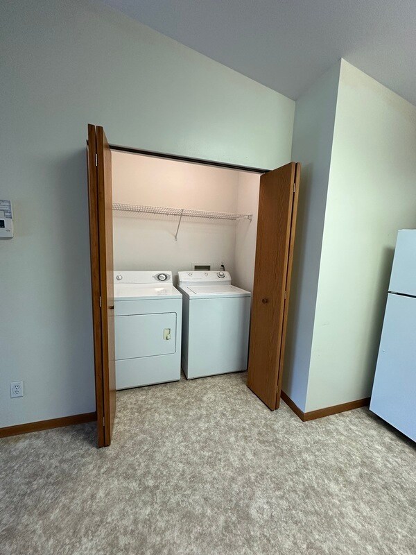 Building Photo - 6601 Creekside Dr NE