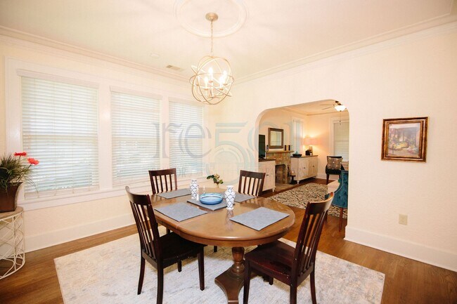 Building Photo - Yellow Bungalow in Hillcrest