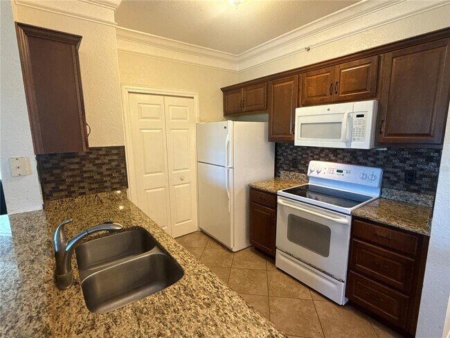 Building Photo - 5463 Vineland Rd