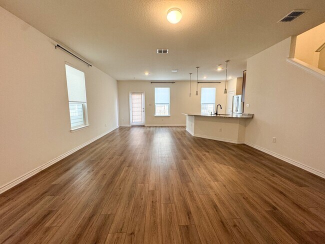 Building Photo - 14839 Vance Jackson Rd