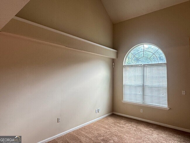 Building Photo - 3229 Diamond