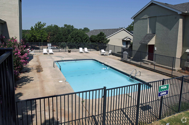 Primary Photo - Lake Hefner Townhomes