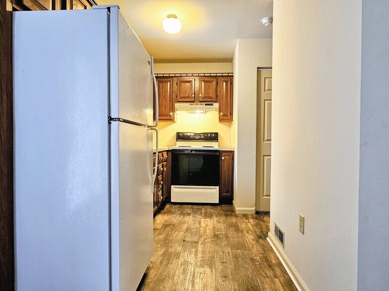 Building Photo - 11 Oriole Dr