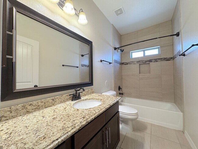 Building Photo - West El Paso 4 bed refrig A/C Home in Ench...