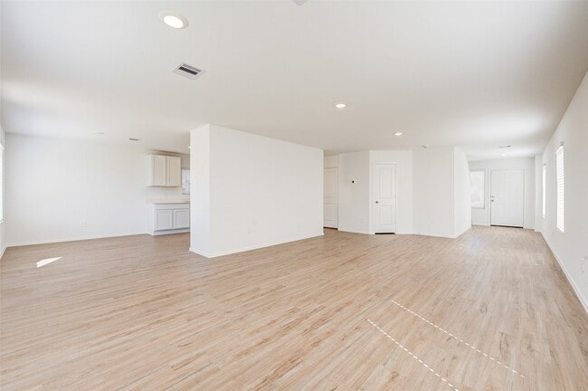 Building Photo - 17827 Pemswood Dr