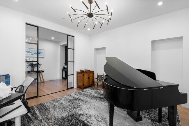 Building Photo - 5 Bed 4.5 Bath - Bethesda Contemporary Home