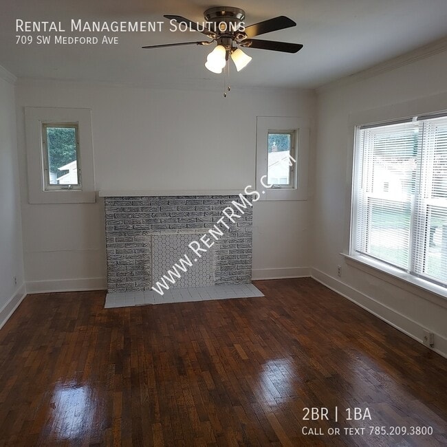 Building Photo - 709 SW Medford Ave