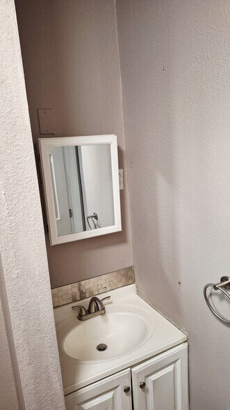 Unit #4 - 130 Glenwood Ct