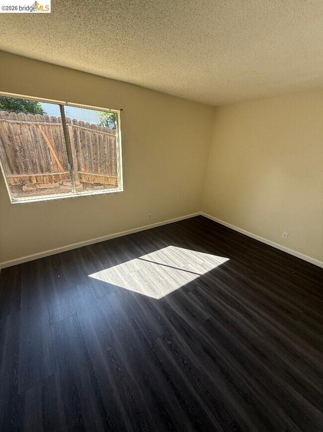 Building Photo - 2112 Banyan Way