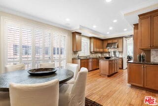 Building Photo - 132 S Maple Dr