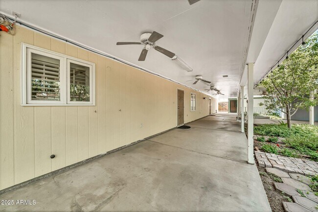 Building Photo - 5123 E Virginia Ave
