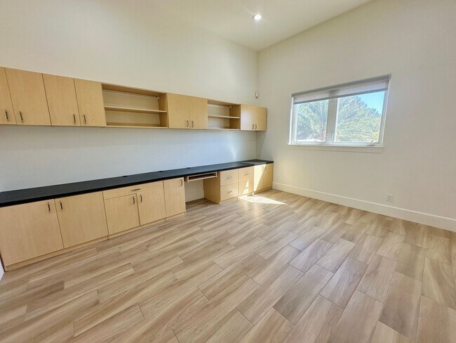 Building Photo - Stunning home with pool in prestigious Eagle Hills!