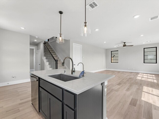 Building Photo - 12038 Royal Oaks Banner Wy