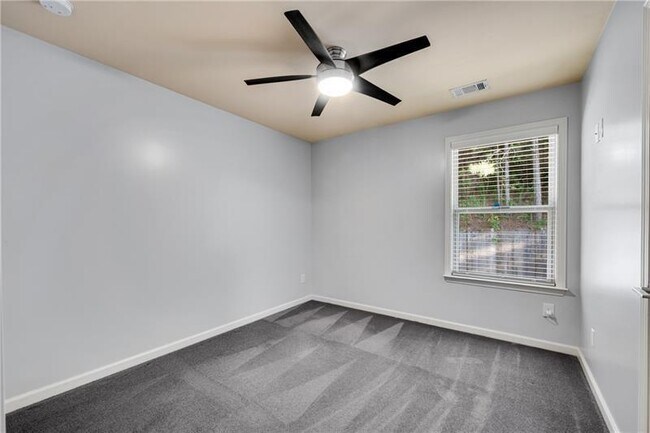 Building Photo - 2242 Knoxhill View