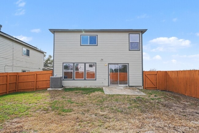 Building Photo - Spacious Cul-de-Sac Home with Greenbelt Privacy - Realtor Commission: $500