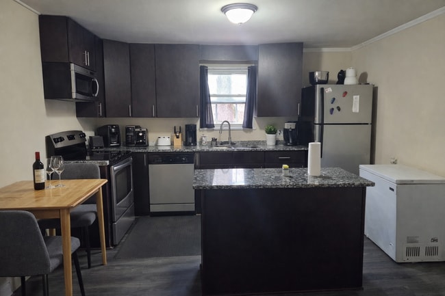 Building Photo - 1711 Younger Ave