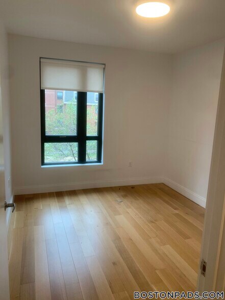 Building Photo - 150 Camden St