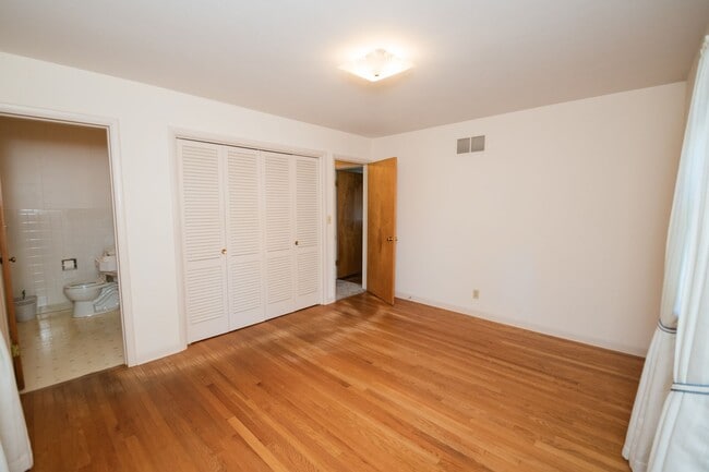 Building Photo - 3 bed 2 bath home in Valparaiso