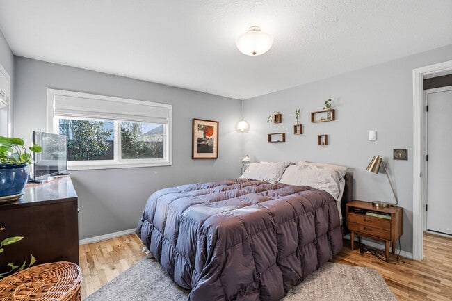 Building Photo - Charming SE Portland Bungalow with Dreamy Backyard Retreat & Stylish Updates