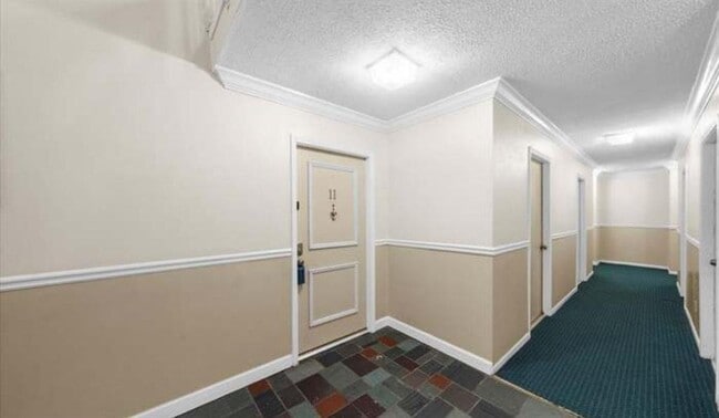 Building Photo - 6851 Roswell Rd