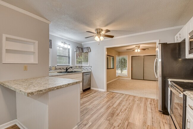 Building Photo - 4410 Goshen Lake Dr S