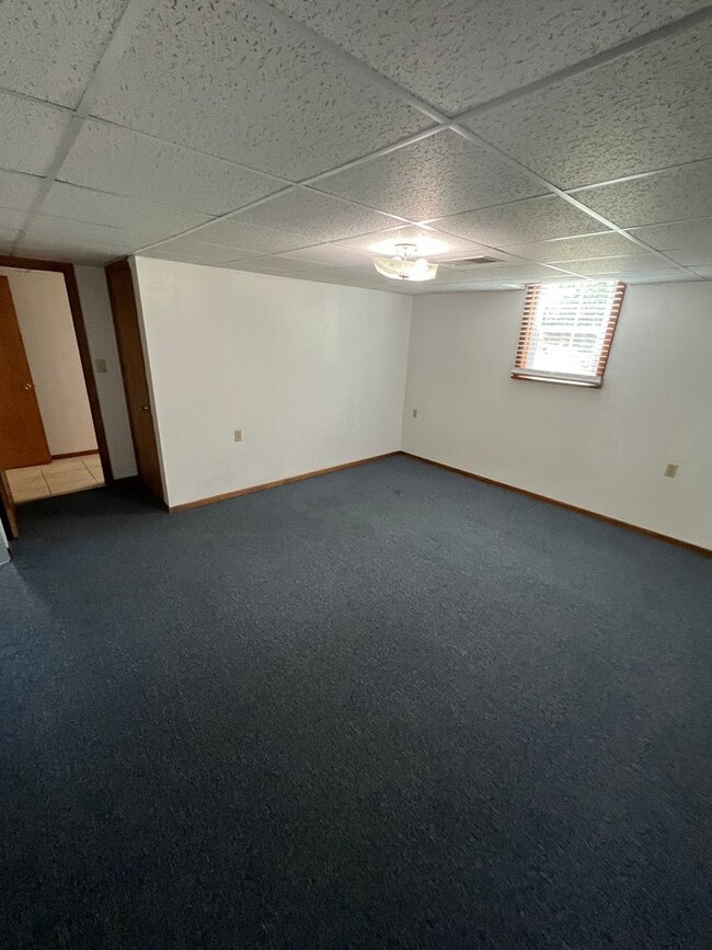 Building Photo - 1035 Oakmont Cir