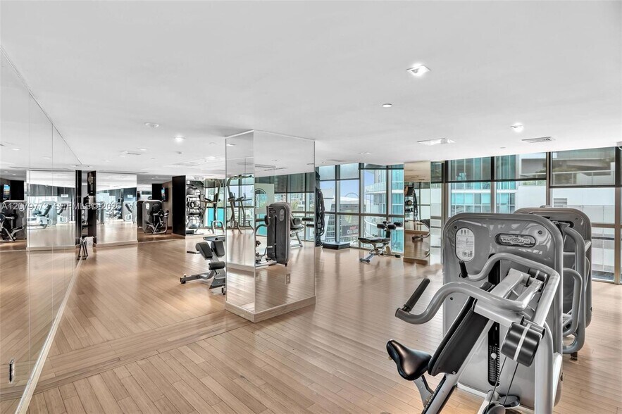 Building Photo - 900 Biscayne Blvd
