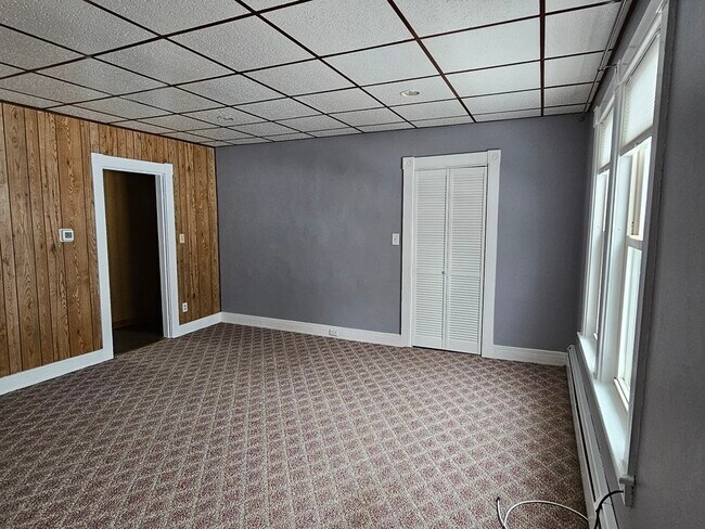 Building Photo - 248 Sutton St