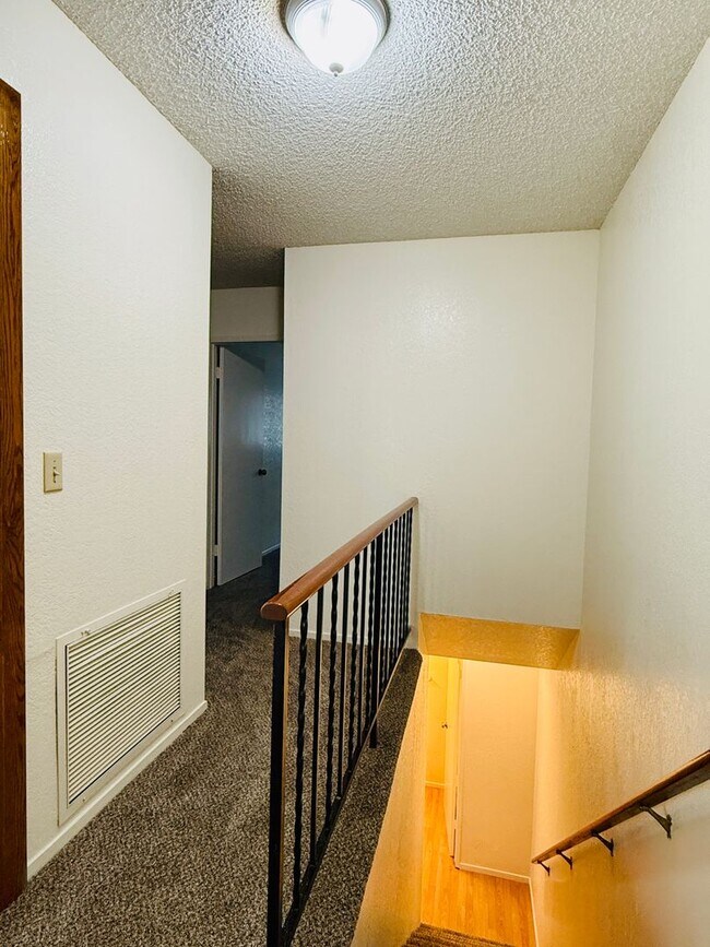 Building Photo - AVAILABLE NOW!!!