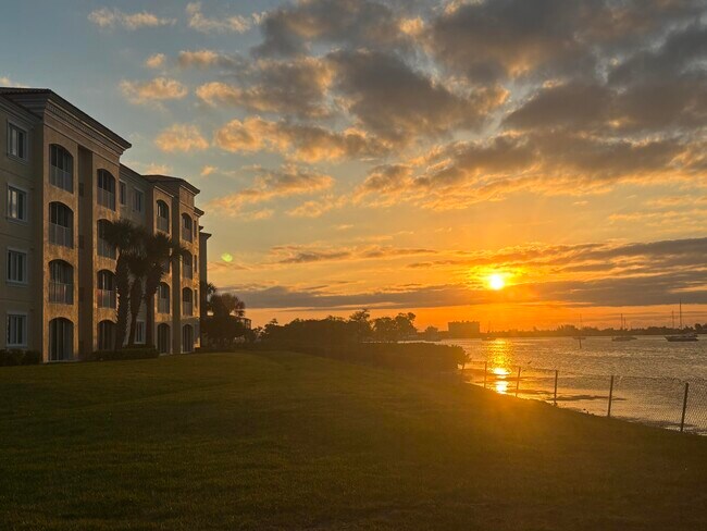 Building Photo - 30 Harbour Isle Dr E