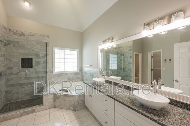 Building Photo - 1512 Fallen Leaf Dr SW