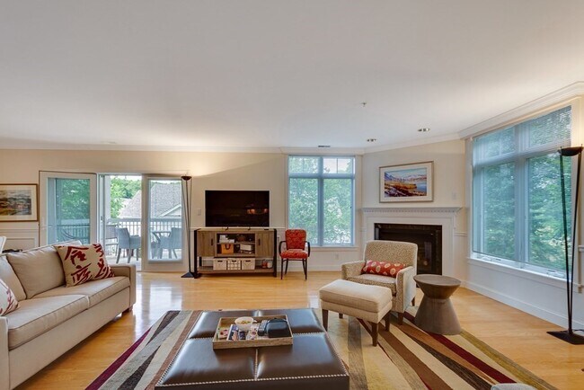 Building Photo - 20 Northwood Dr